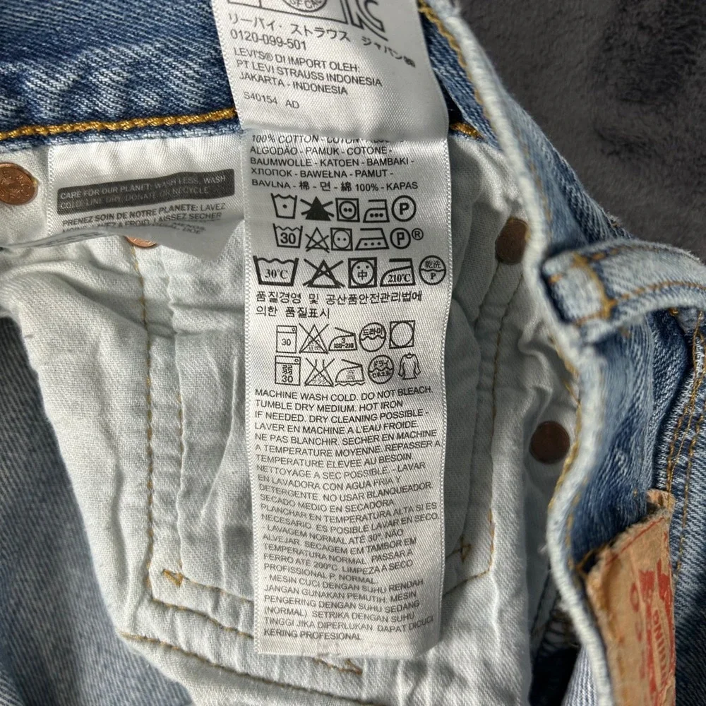 Levi's 501 Original Fit Jeans Mens 33x32 Light Wash Blue Button Fly Straight Leg